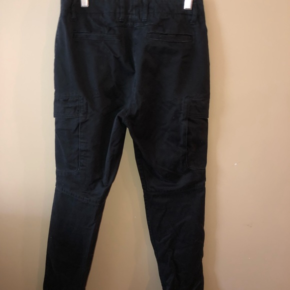 Black talula cargo pants size 6. - Picture 2 of 2